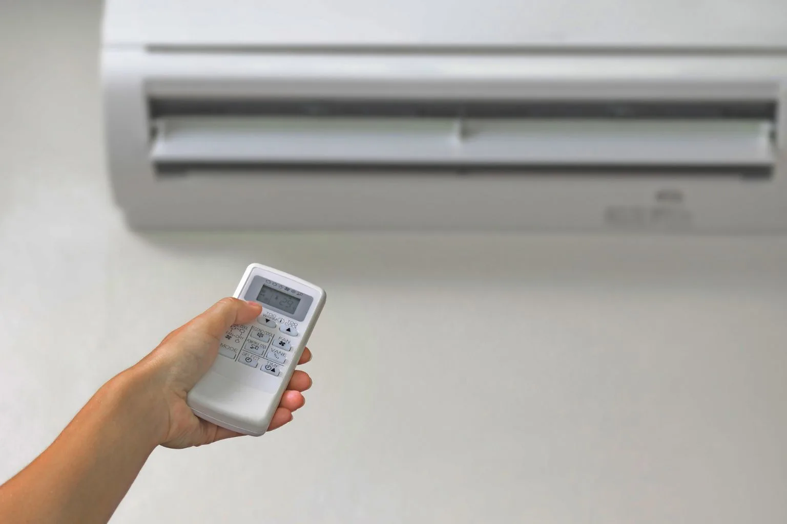 почему кондиционер сам выключается и включается